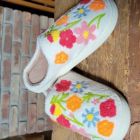 COTTAGECORE VIBRANT FLORAL SLIPPERS - Picture 5 of 6
